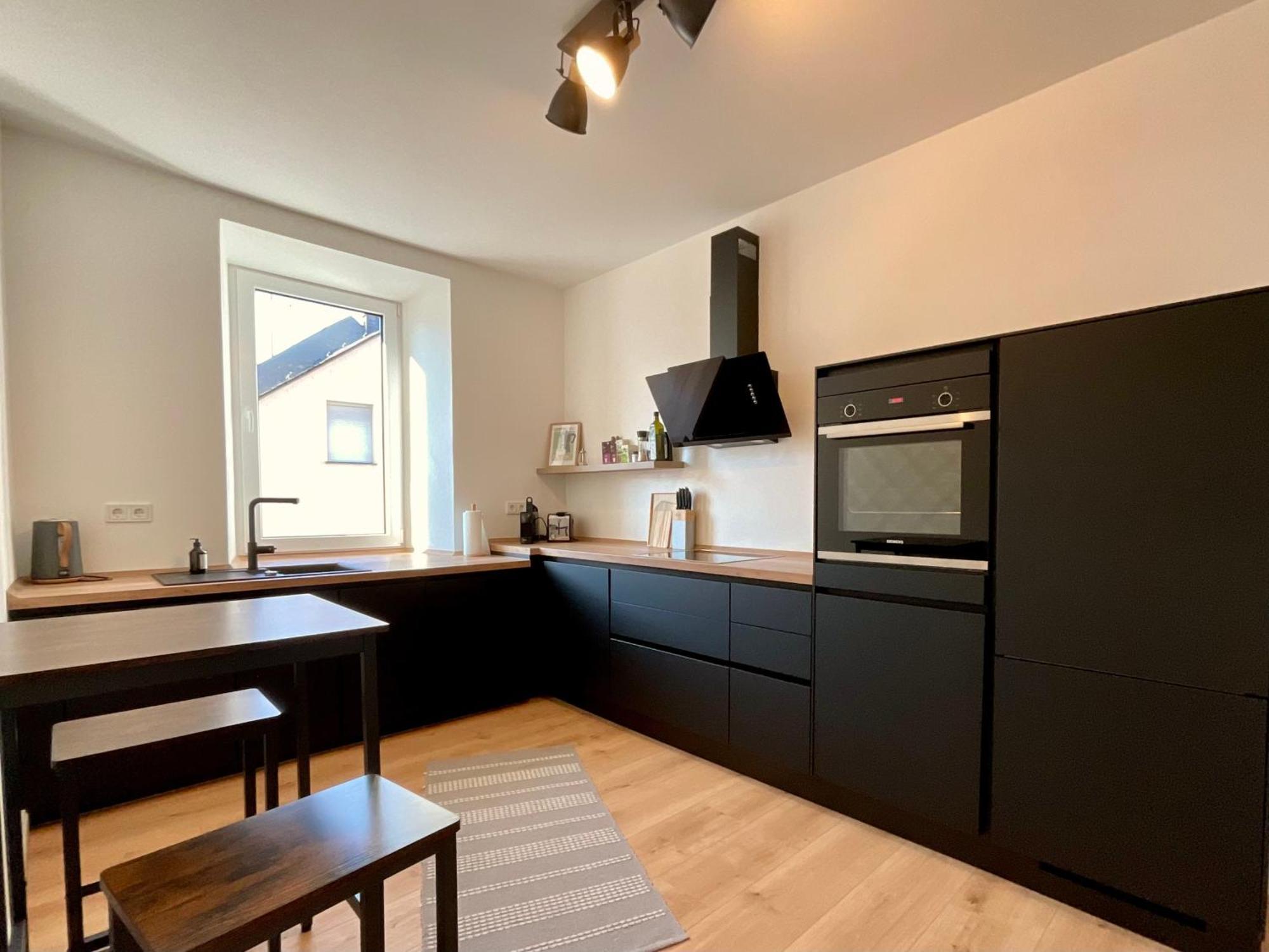 Modernes Apartement Mit Balkon In Toplage! 트라벤트라바흐 외부 사진